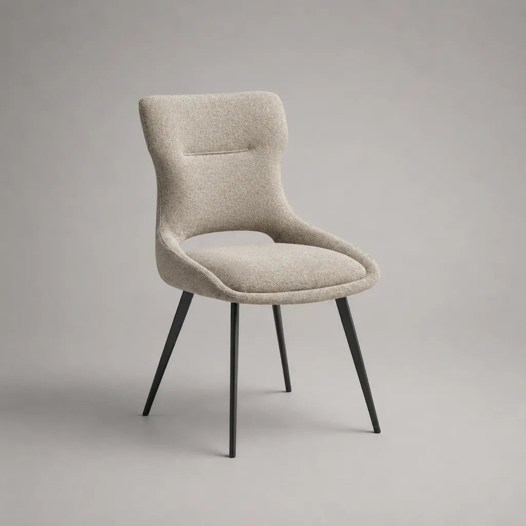 Sedia da pranzo imbottita in tessuto beige con schienale sagomato e gambe in acciaio nero, 57 x 60 x 84 cm