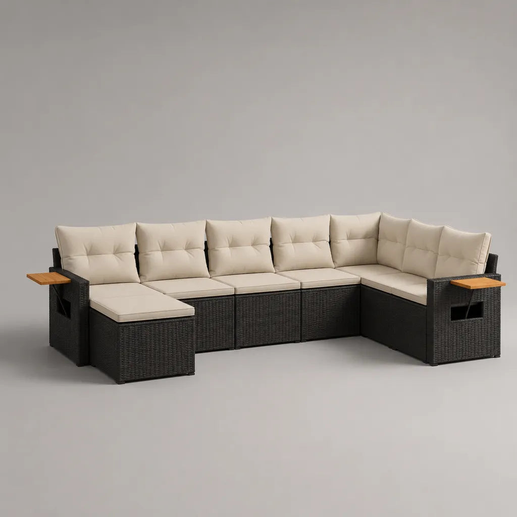 Set divano modulare da esterno a 7 posti in rattan nero con cuscini beige e ripiani in legno, 325 x 175 x 85 cm